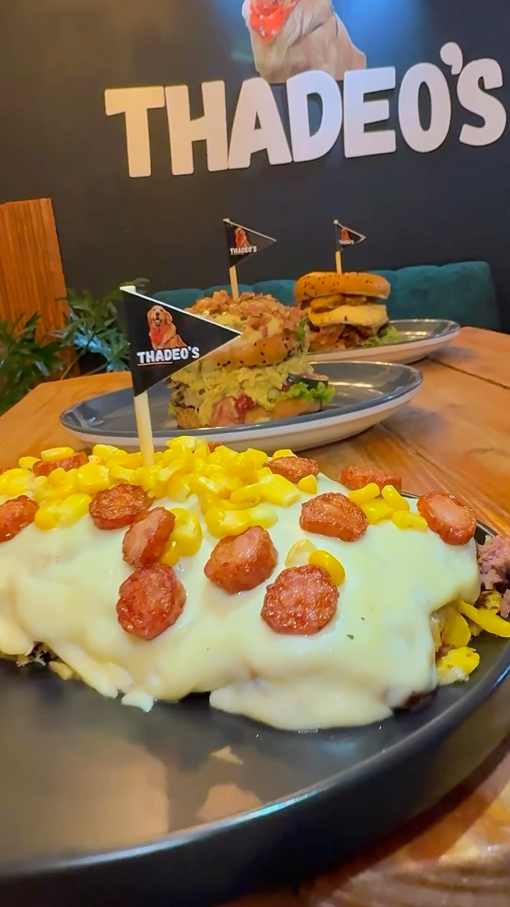 Plato de la casa con queso y acompañamientos